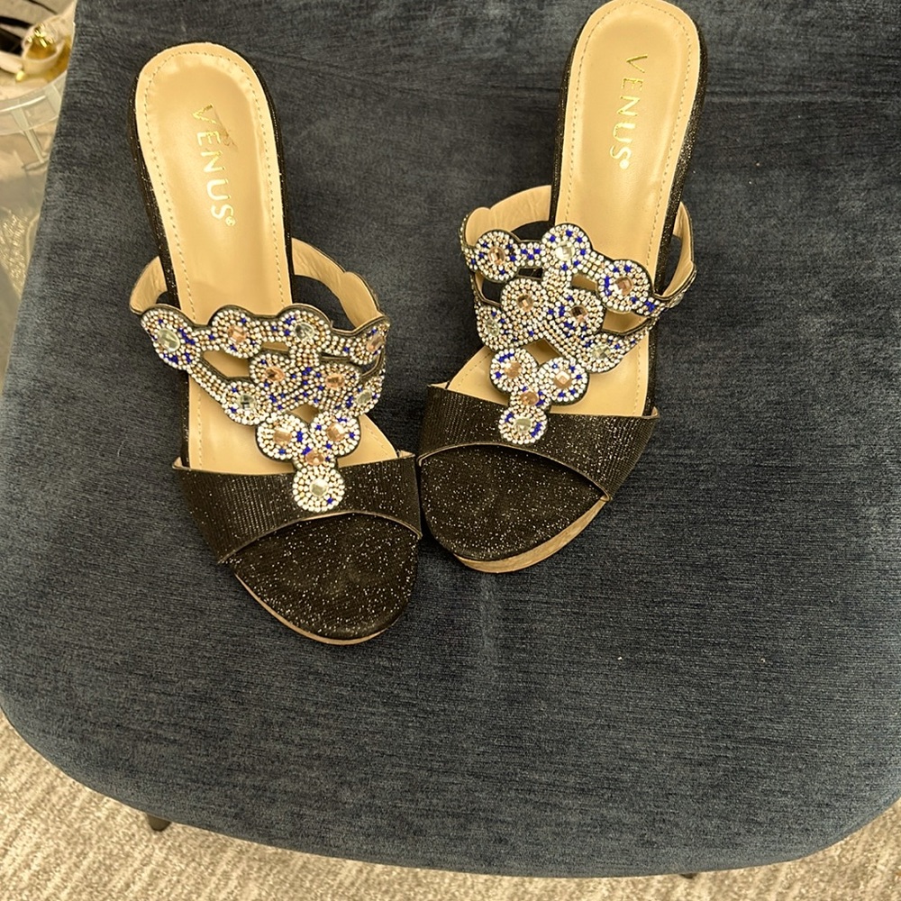 Venus slip in wedges